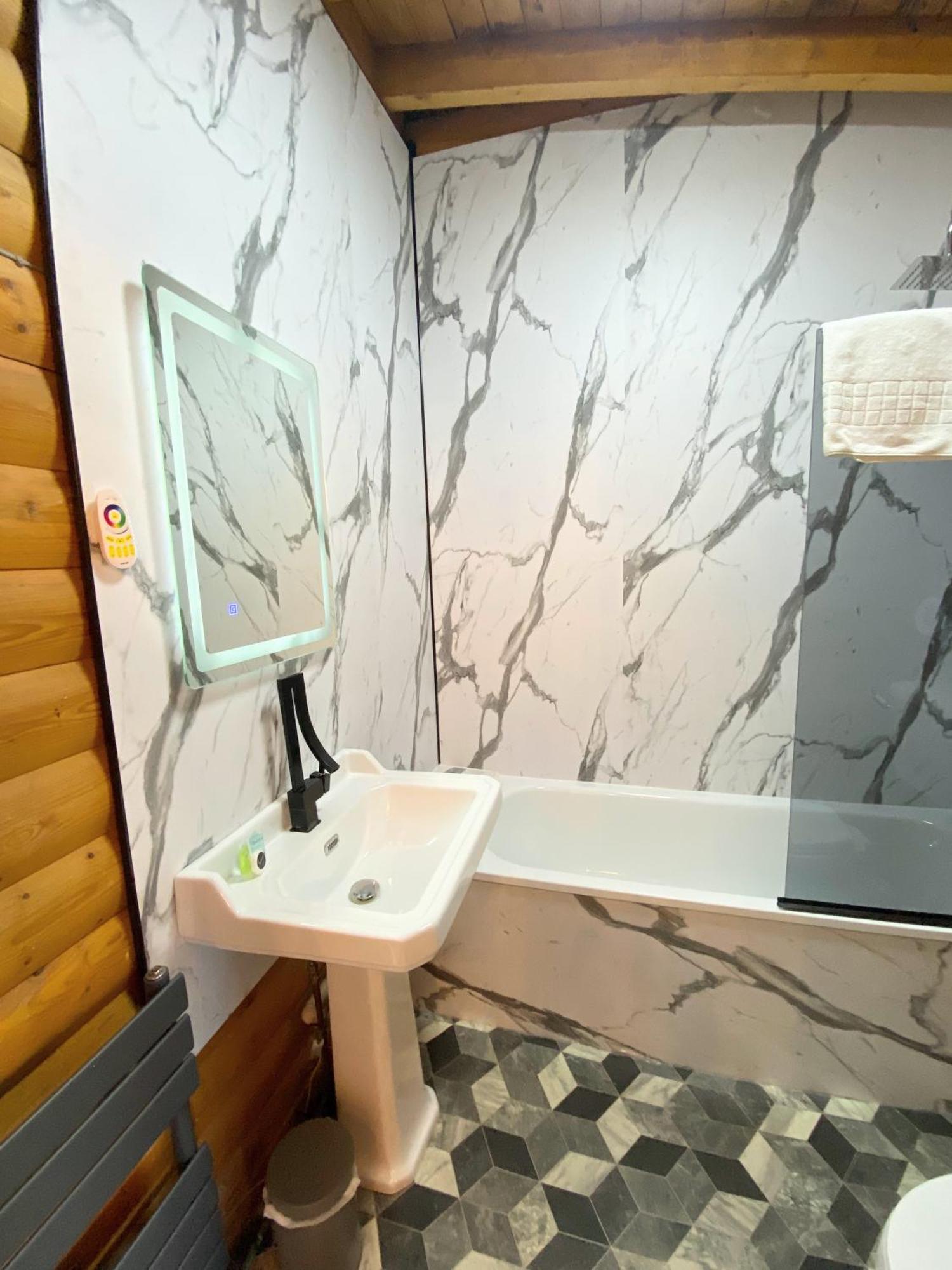 Kaoglen Squirrel Drey-Hot Tub-Pet Friendly-Perth Villa Balnald Exterior foto